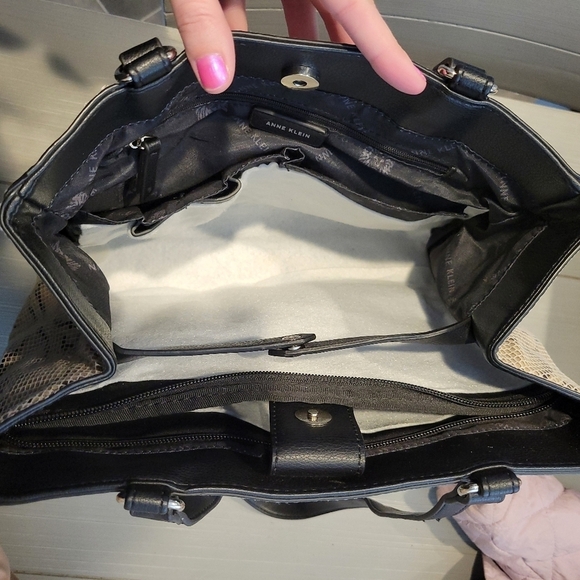 Anne Klein Purse Shoulder Bag Tan Snakeskin Print Black Trim - Picture 4 of 12